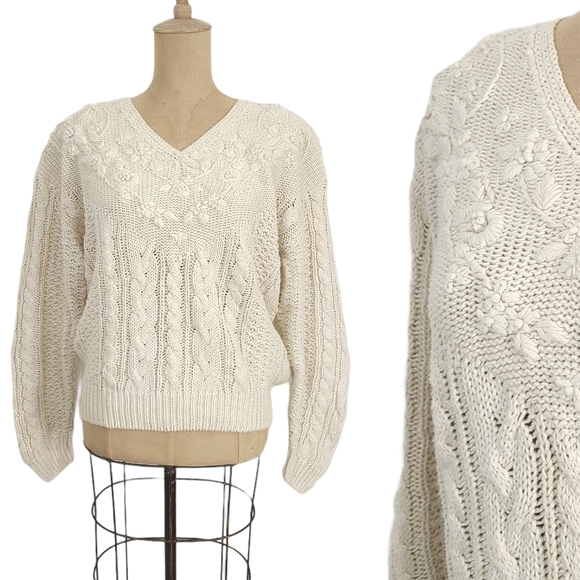 Vintage Sweaters - 80-90s Vintage Ivory Floral Cottagecore Sweater